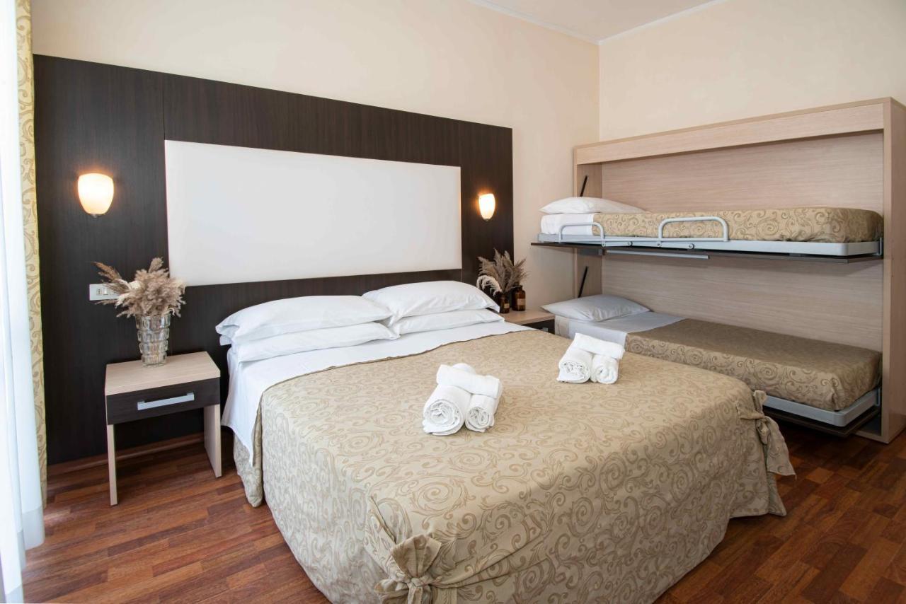 Hotel Baby B&B Milano Marittima Ngoại thất bức ảnh