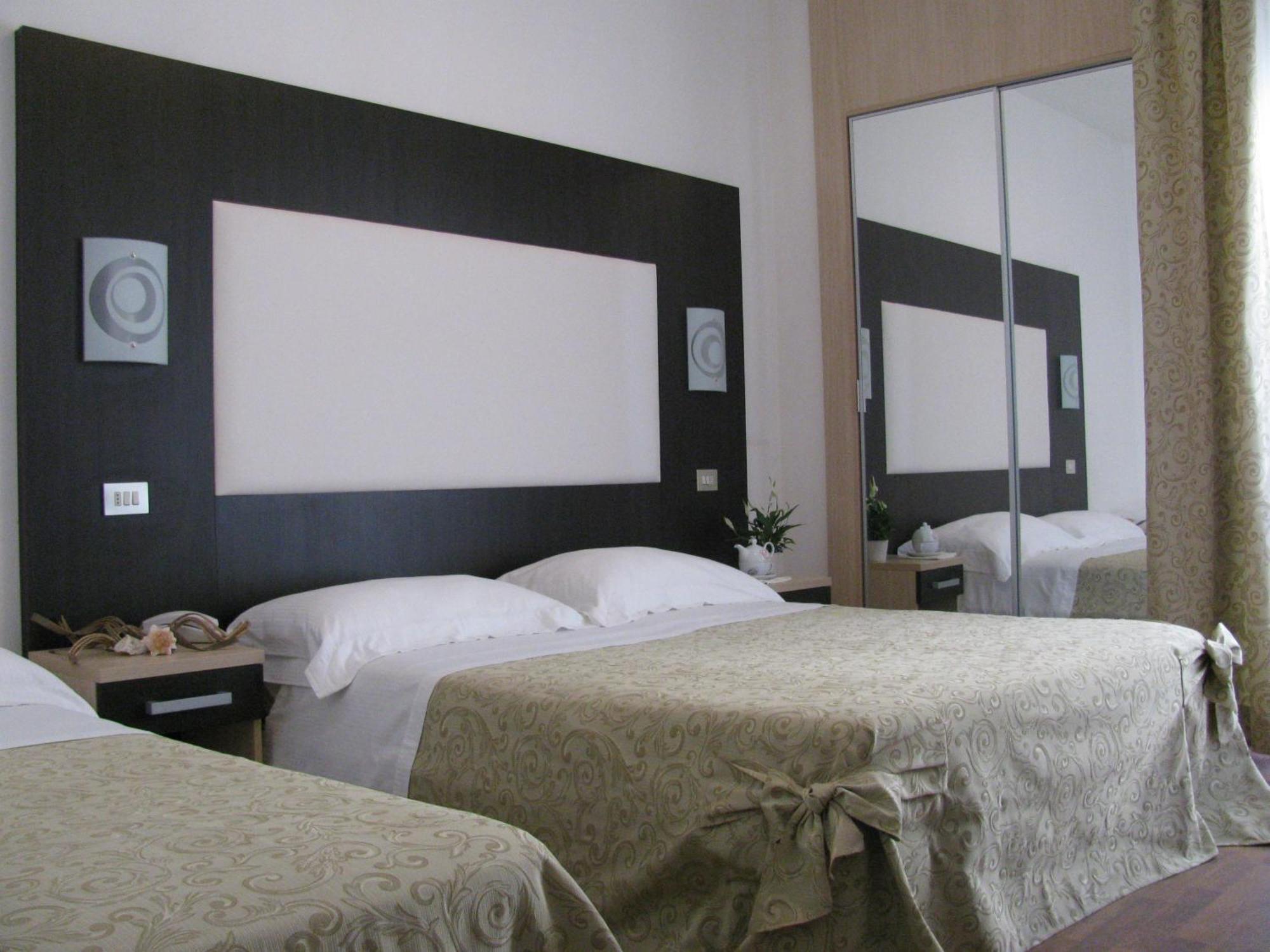 Hotel Baby B&B Milano Marittima Ngoại thất bức ảnh