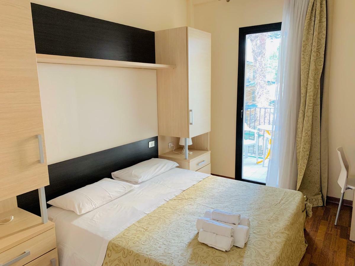 Hotel Baby B&B Milano Marittima Ngoại thất bức ảnh