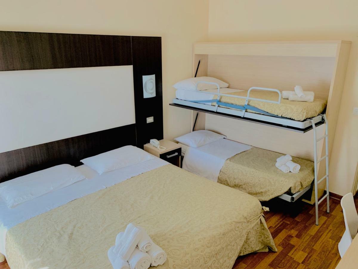 Hotel Baby B&B Milano Marittima Ngoại thất bức ảnh