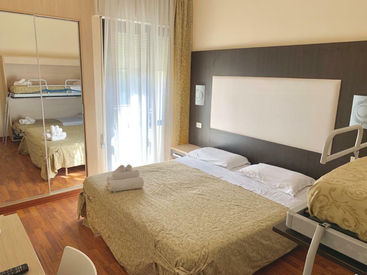 Hotel Baby B&B Milano Marittima Ngoại thất bức ảnh